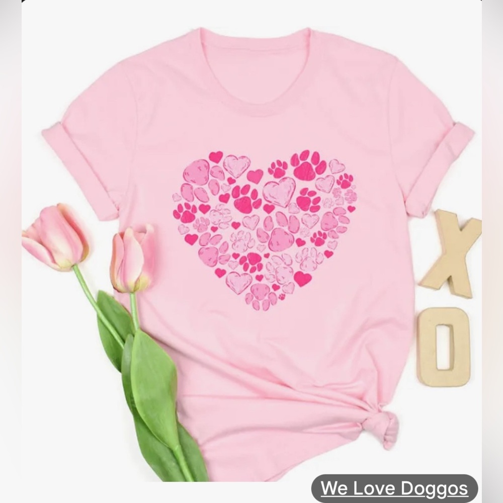 We Love Doggos Paw & Hearts T-shirt Light Pink
Unisex Size L NWT